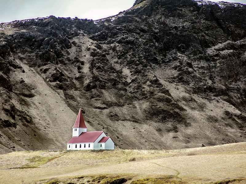 Stipsits Ibolya::Icelandic privace